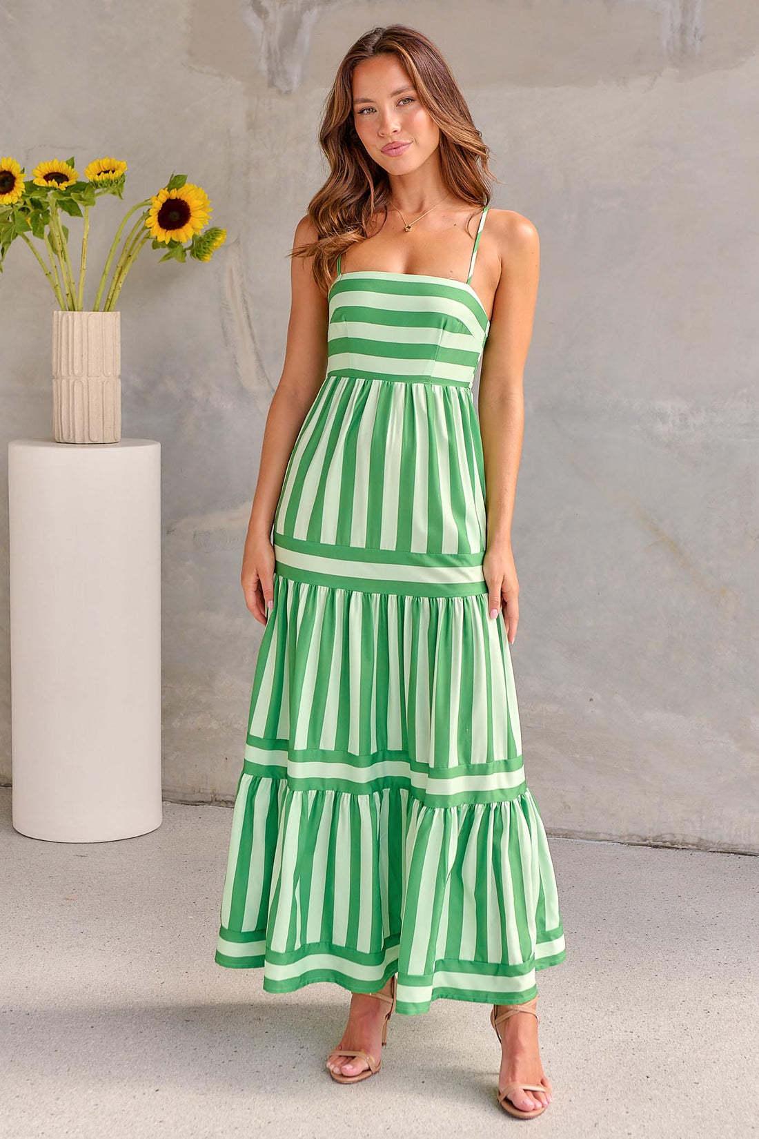 Robe longue rayée à bretelles - Décolleté carré et dos nu - VoltÉlan