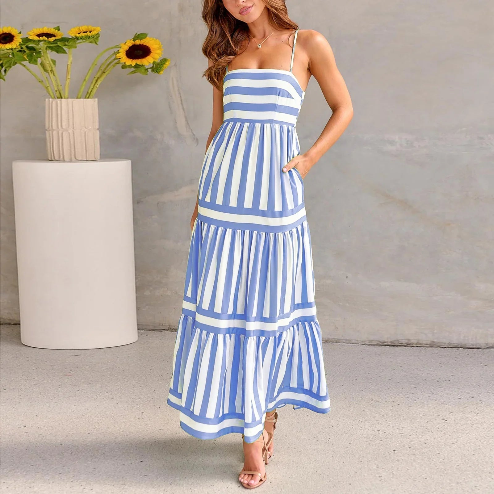 Robe longue rayée à bretelles - Décolleté carré et dos nu - VoltÉlan