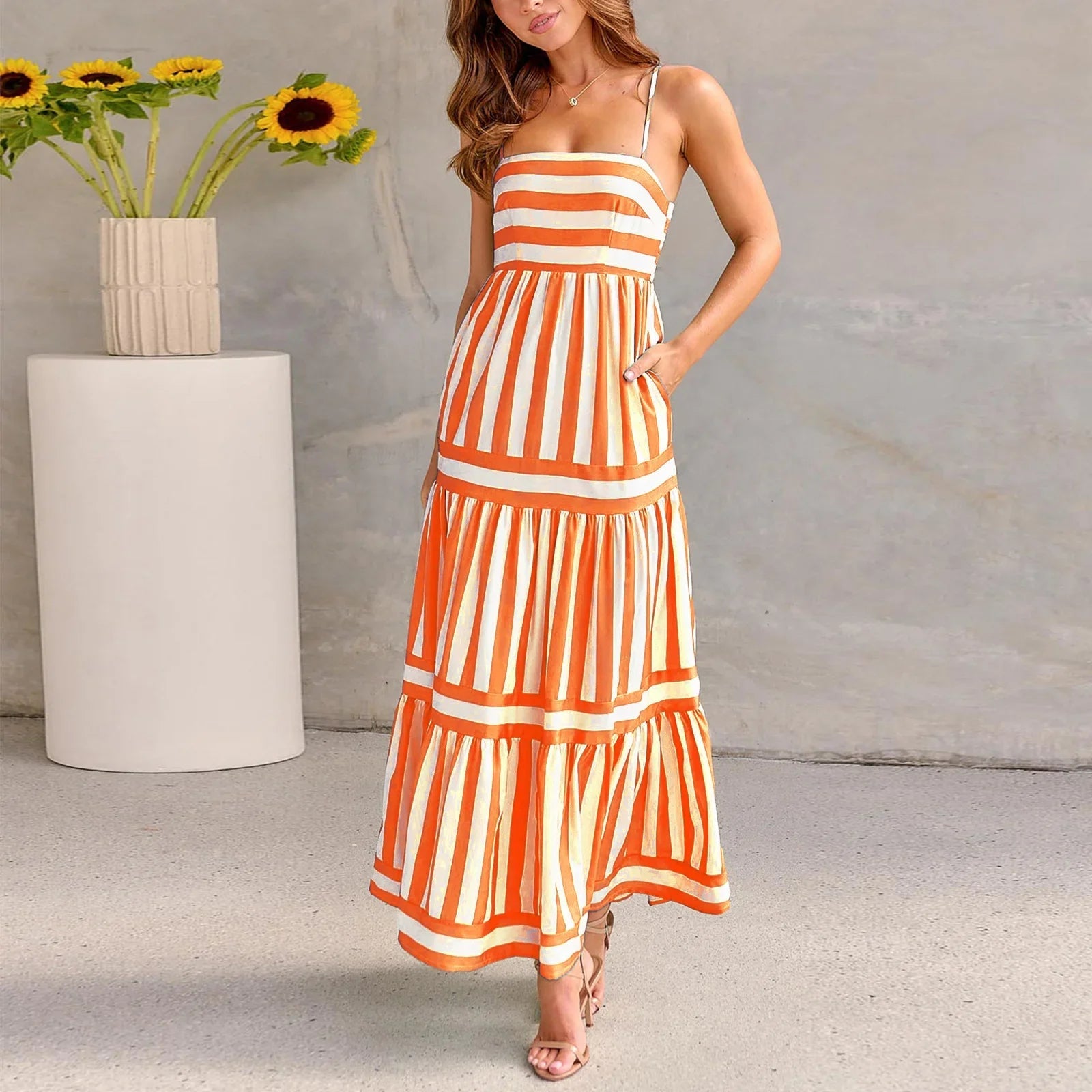 Robe longue rayée à bretelles - Décolleté carré et dos nu - VoltÉlan