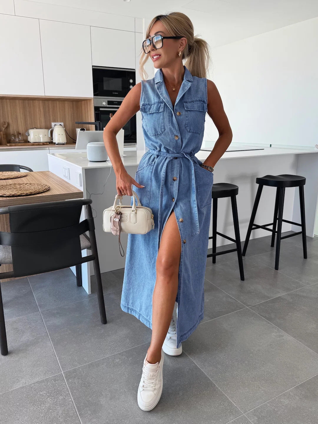 Robe en Jean Sans Manches à Boutons : L'Élégance Décontractée - VoltÉlan